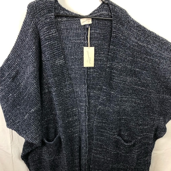 Universal thread goods &co sweater - Picture 1 of 4